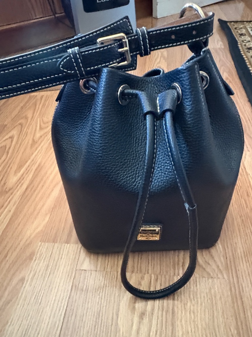 DOONEY & BOURKE LUCCA BLACK LEATHER DRAWSTRING SHOULDER BUCKET BAG - Picture 2 of 13